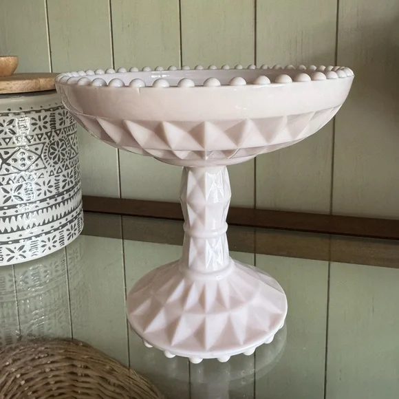 VINTAGE Jeanette Windsor Grand Millenial Pink Milk Glass Pedestal Dish - Picture 10 of 10